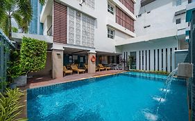 โรงแรมรัตนา รัษฎา (SHA Extra Plus)